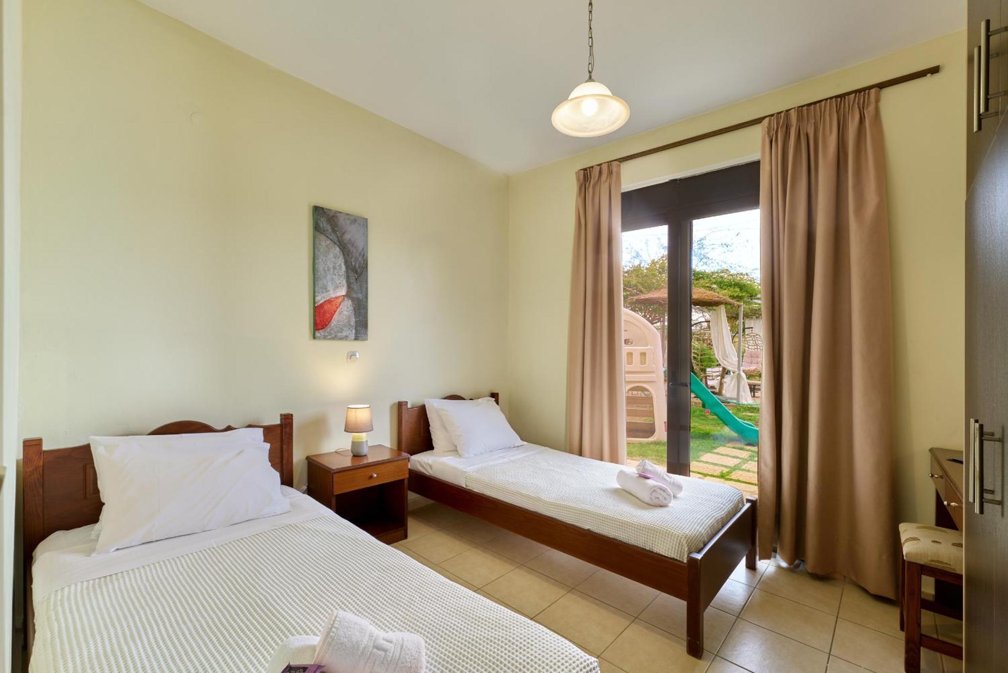Villa Gereoudis Seaview Apartments-Pool & Bar Kolymbari Exterior photo