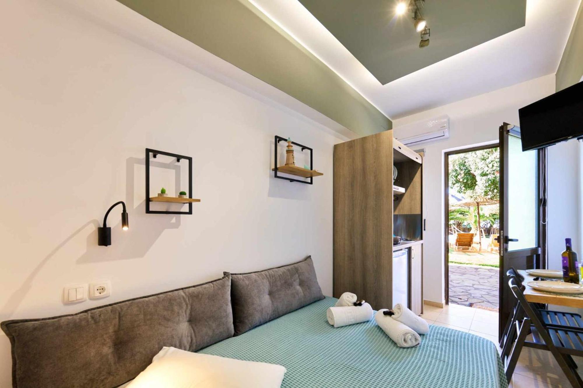 Villa Gereoudis Seaview Apartments-Pool & Bar Kolymbari Exterior photo