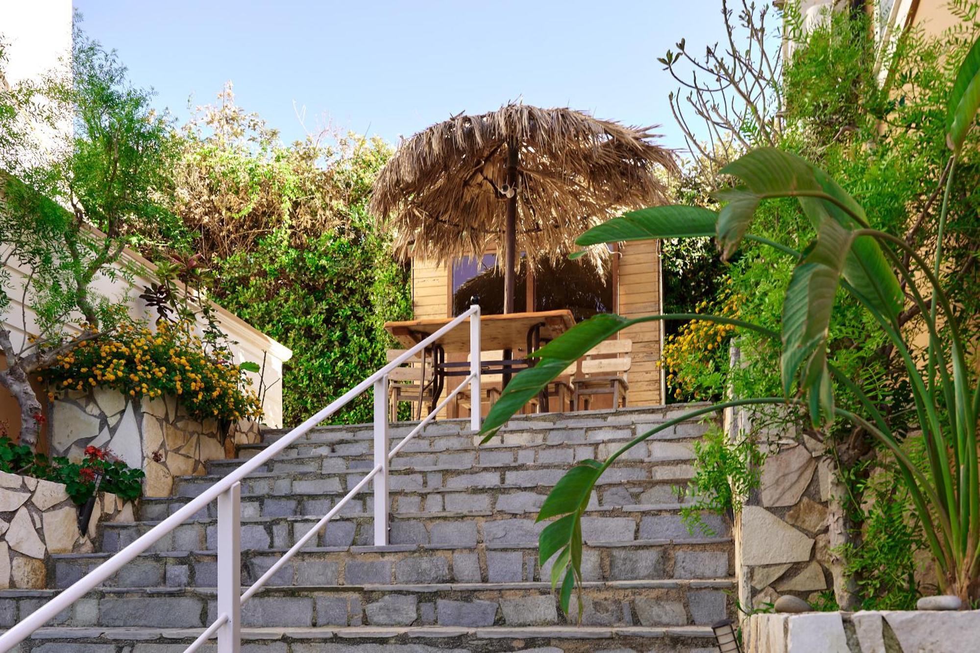 Villa Gereoudis Seaview Apartments-Pool & Bar Kolymbari Exterior photo