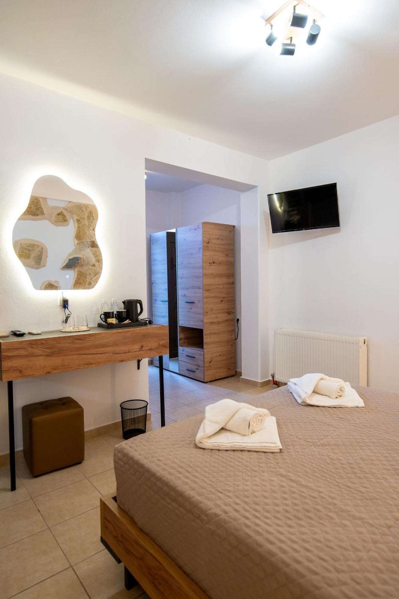 Villa Gereoudis Seaview Apartments-Pool & Bar Kolymbari Exterior photo