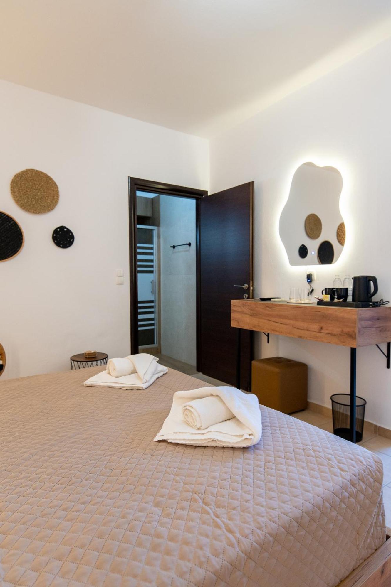 Villa Gereoudis Seaview Apartments-Pool & Bar Kolymbari Exterior photo