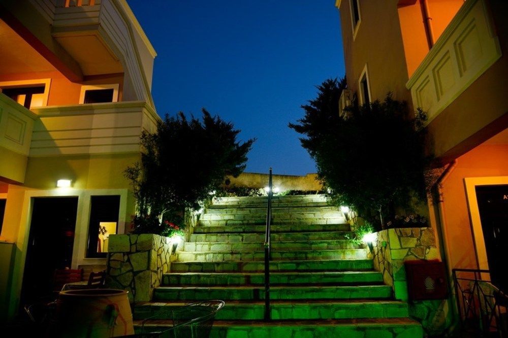 Villa Gereoudis Seaview Apartments-Pool & Bar Kolymbari Exterior photo